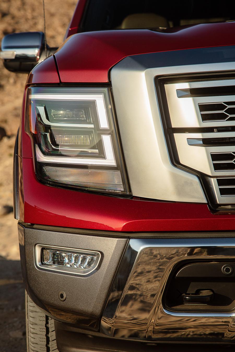 Детали экстерьера Nissan Titan Platinum Reserve Crew Cab 2019 года  (фото 31 из 35)